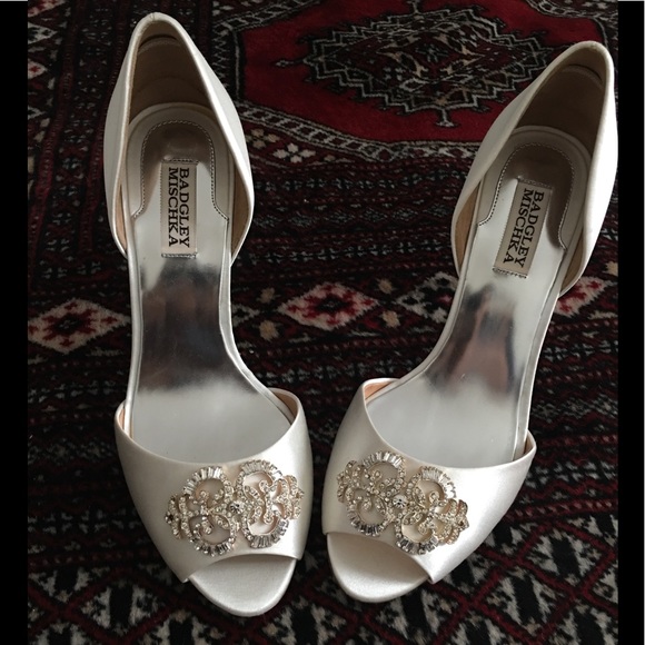 Badgley Mischka Shoes - Badgley Mischka peep toe pumps 9.5